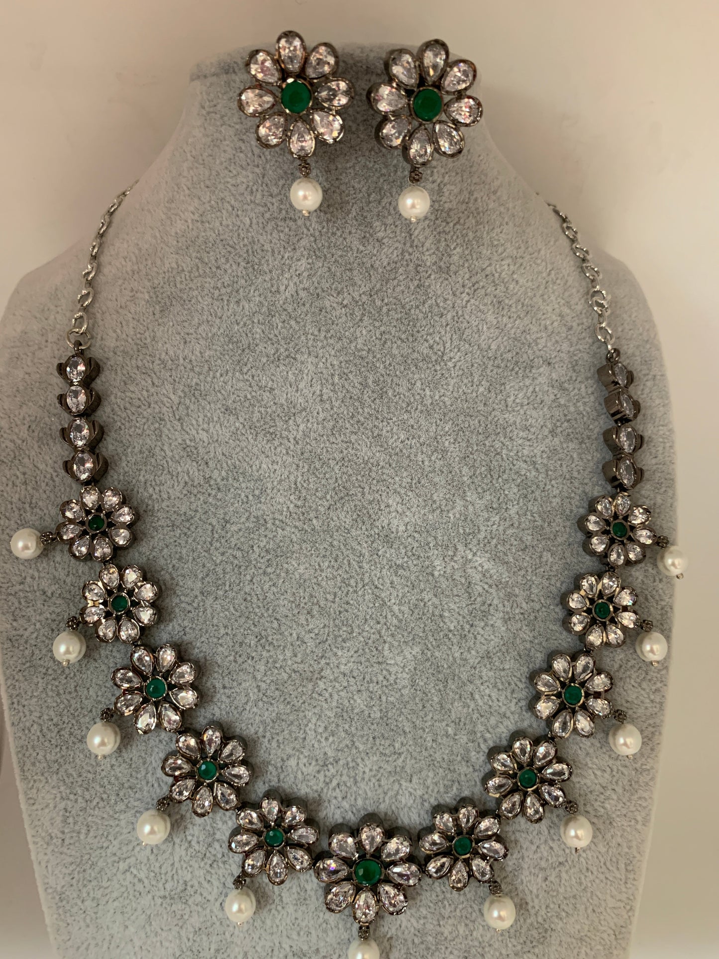 Floral Pattern CZ Green Stone Pearls Victorian Finish Short Neckalce