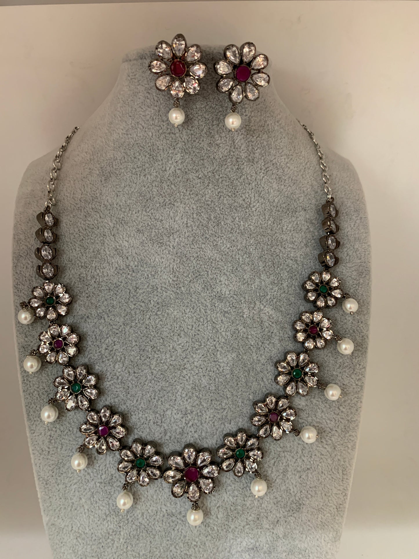 Floral Pattern CZ Red Green Stone Pearls Victorian Finish Short Neckalce