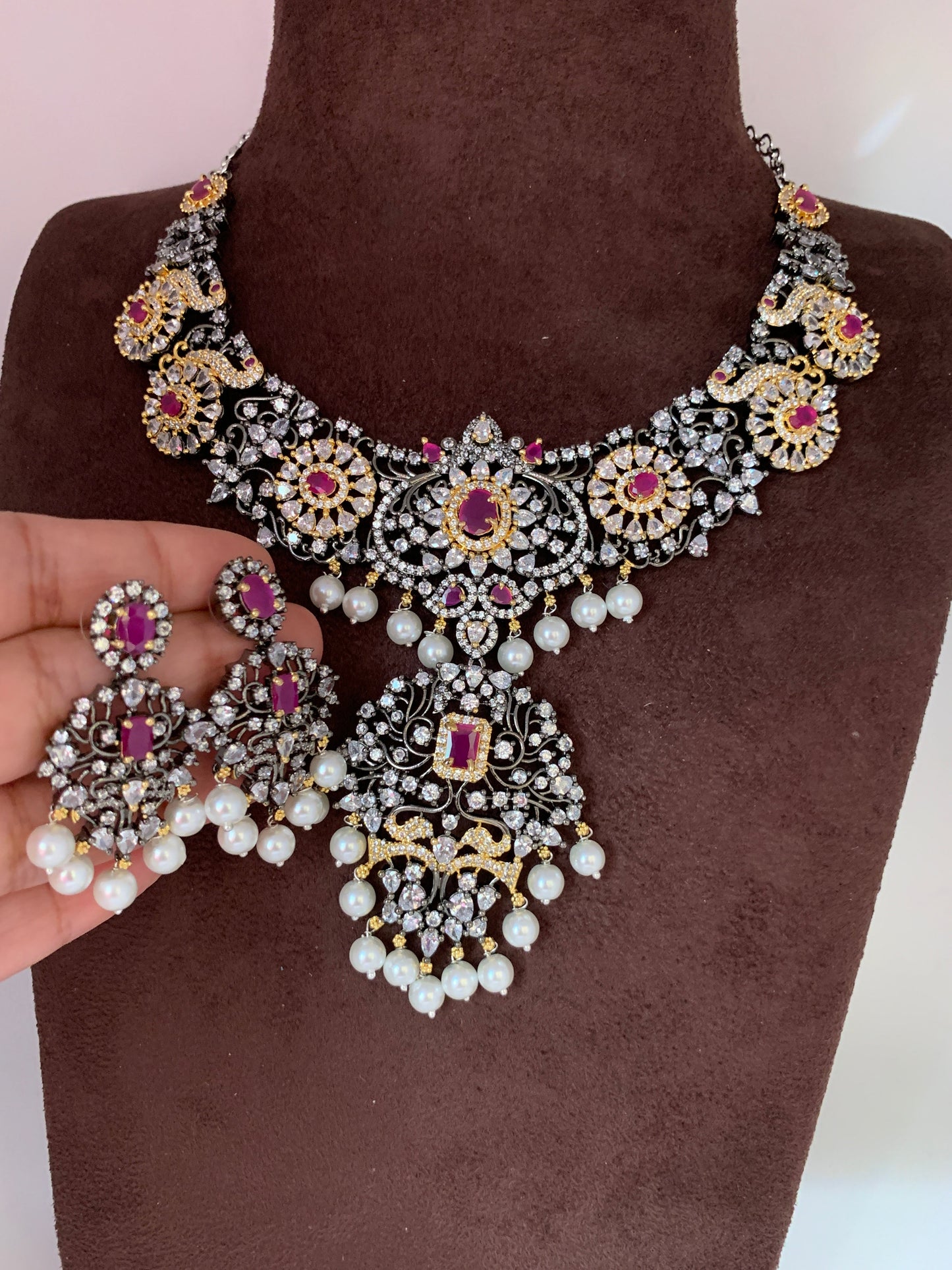 AD Red Stone Floral Pattern Victorian Finish Stiff Neckalce