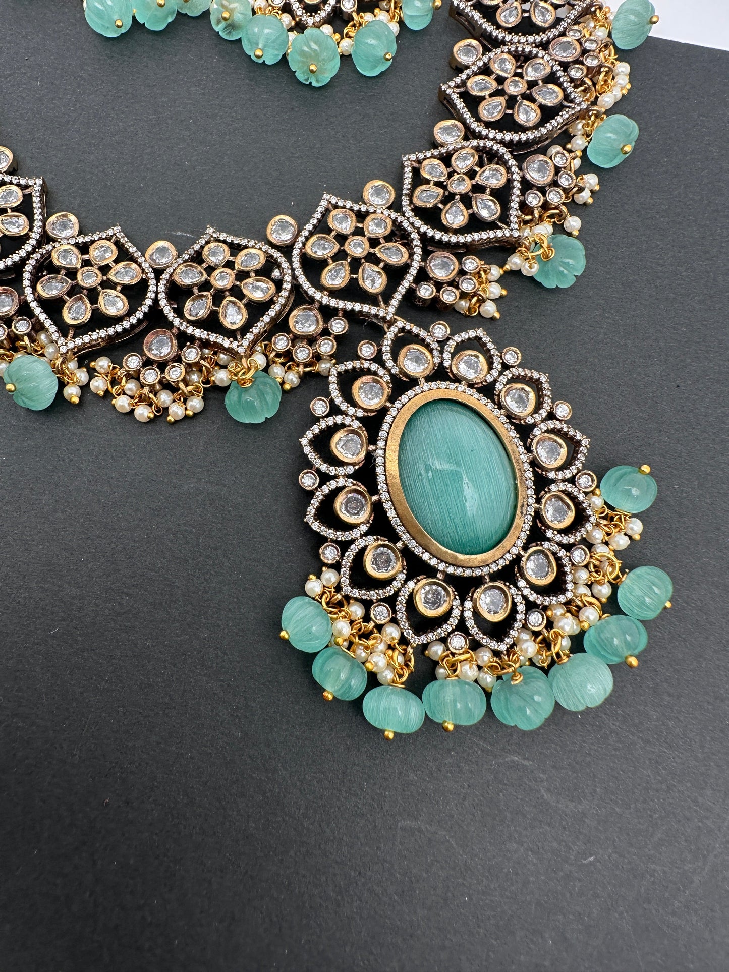 Victorian Finish AD Color Stone Short Necklace - LightGreen