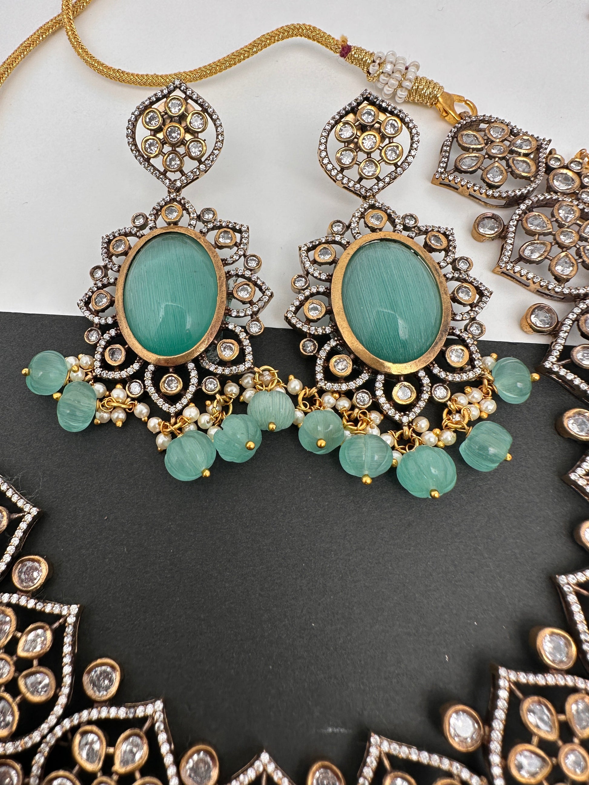 Victorian Finish AD Color Stone Short Necklace - LightGreen