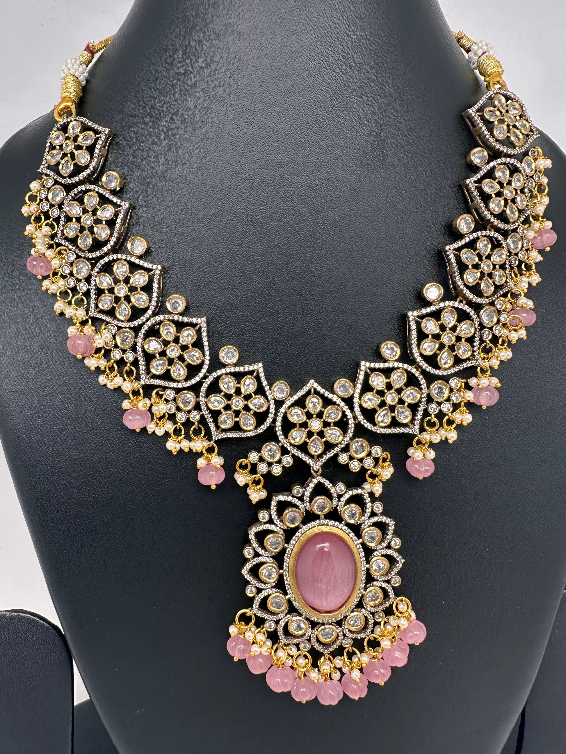 Victorian Finish AD Color Stone Short Necklace - Pink