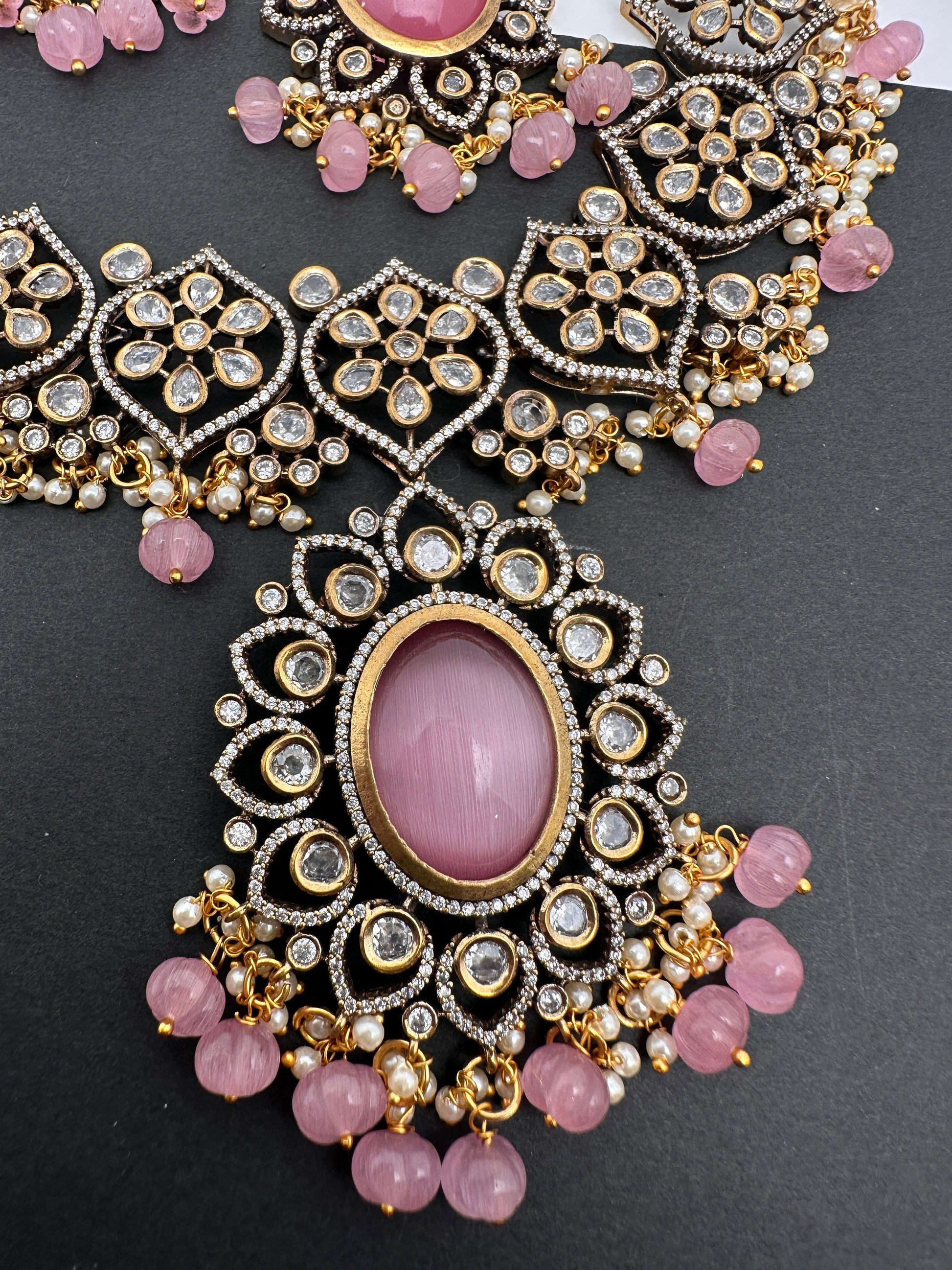 Victorian Finish AD Color Stone Short Necklace - Pink