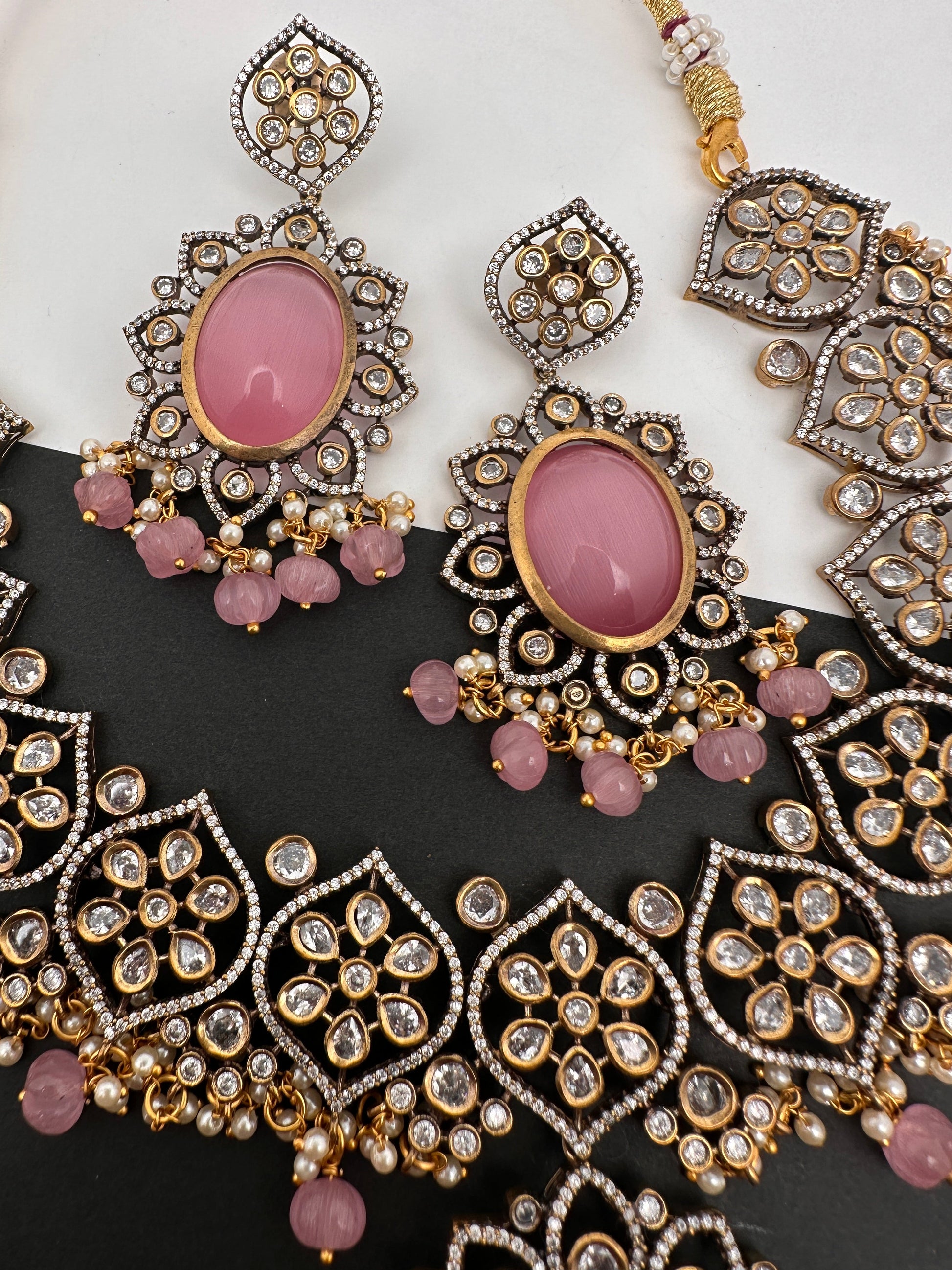 Victorian Finish AD Color Stone Short Necklace - Pink