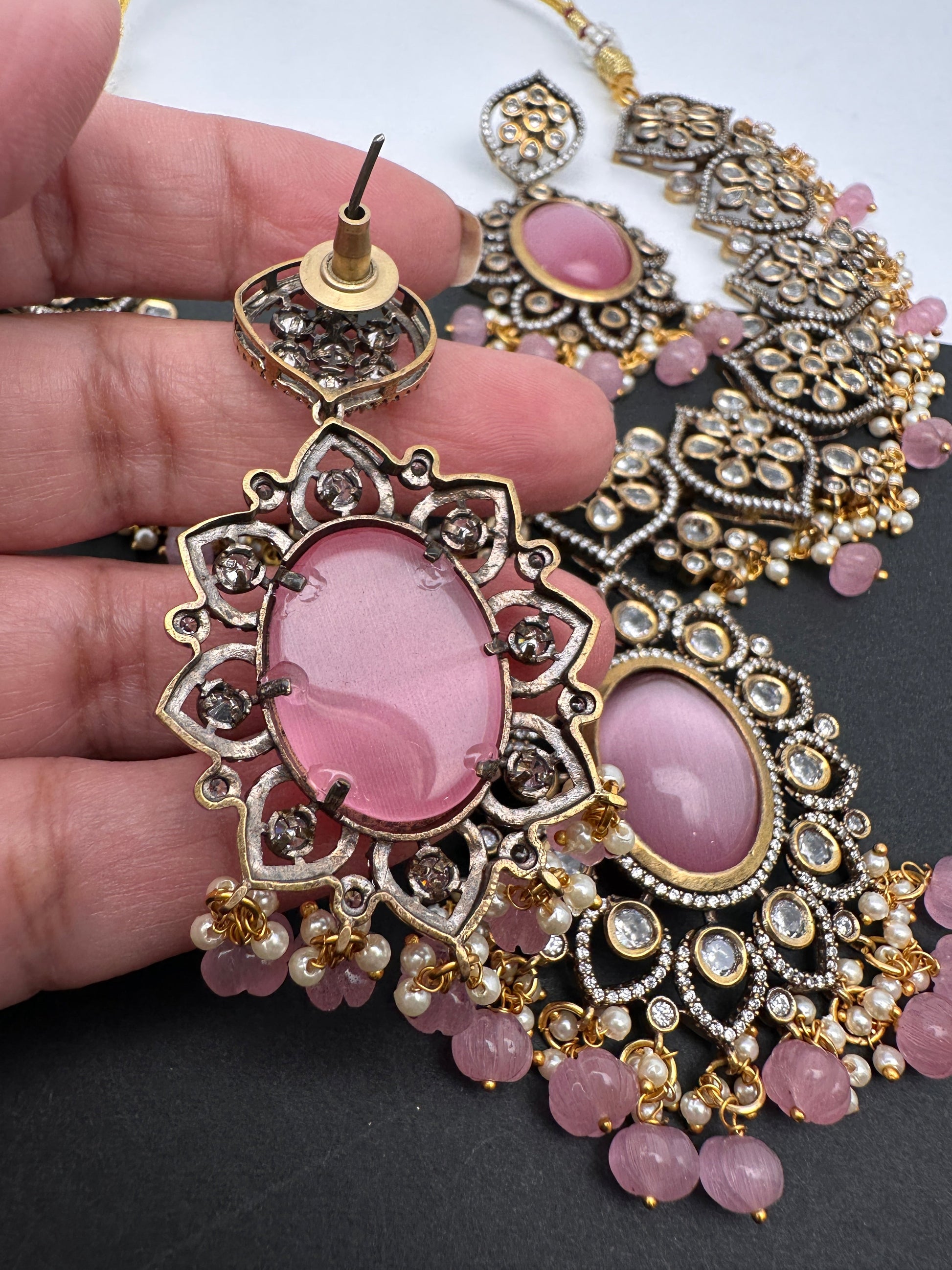 Victorian Finish AD Color Stone Short Necklace - Pink