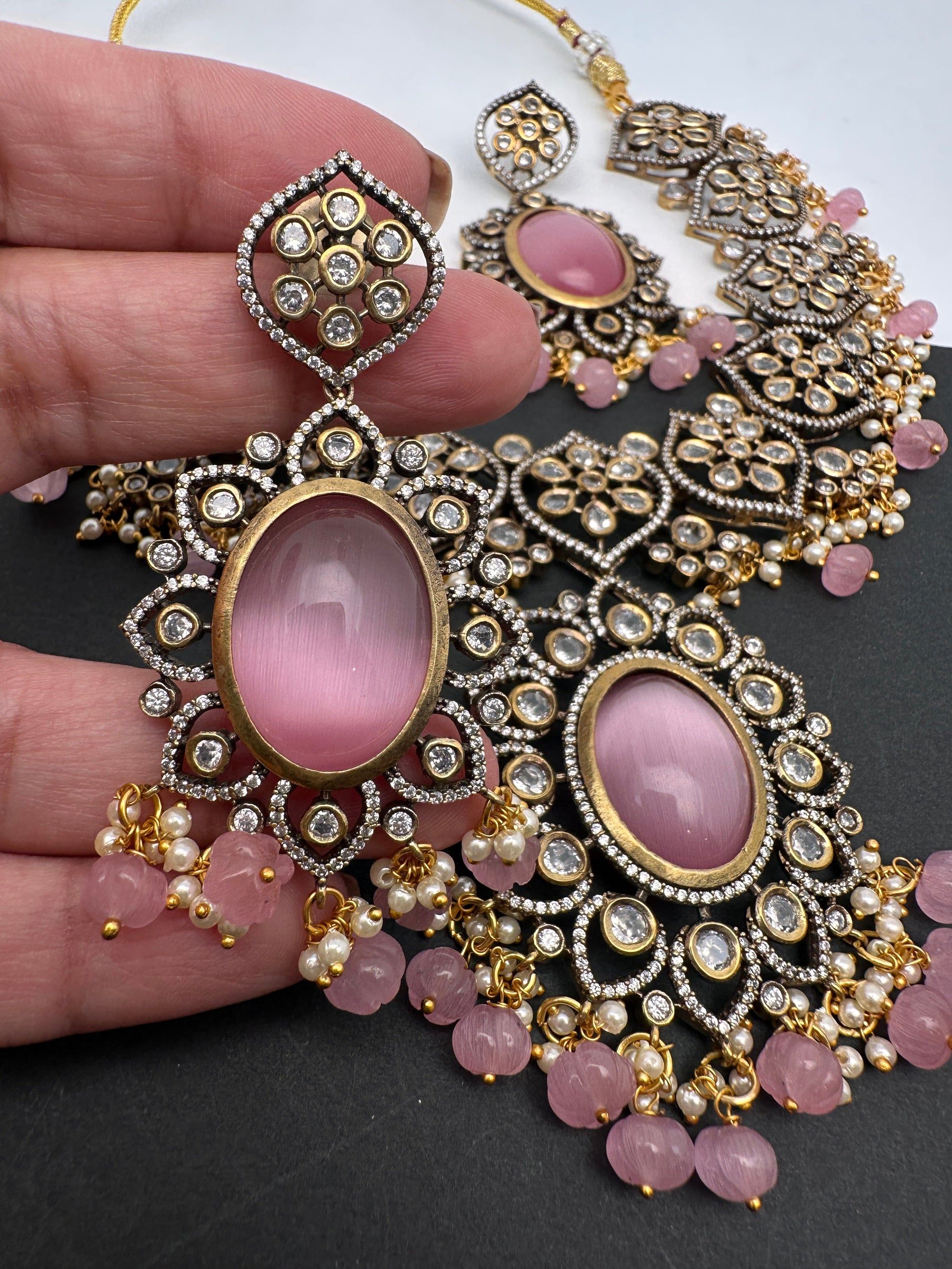 Victorian Finish AD Color Stone Short Necklace - Pink